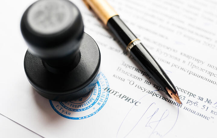 Принят закон об обязательном участии нотариусов при дарении недвижимости